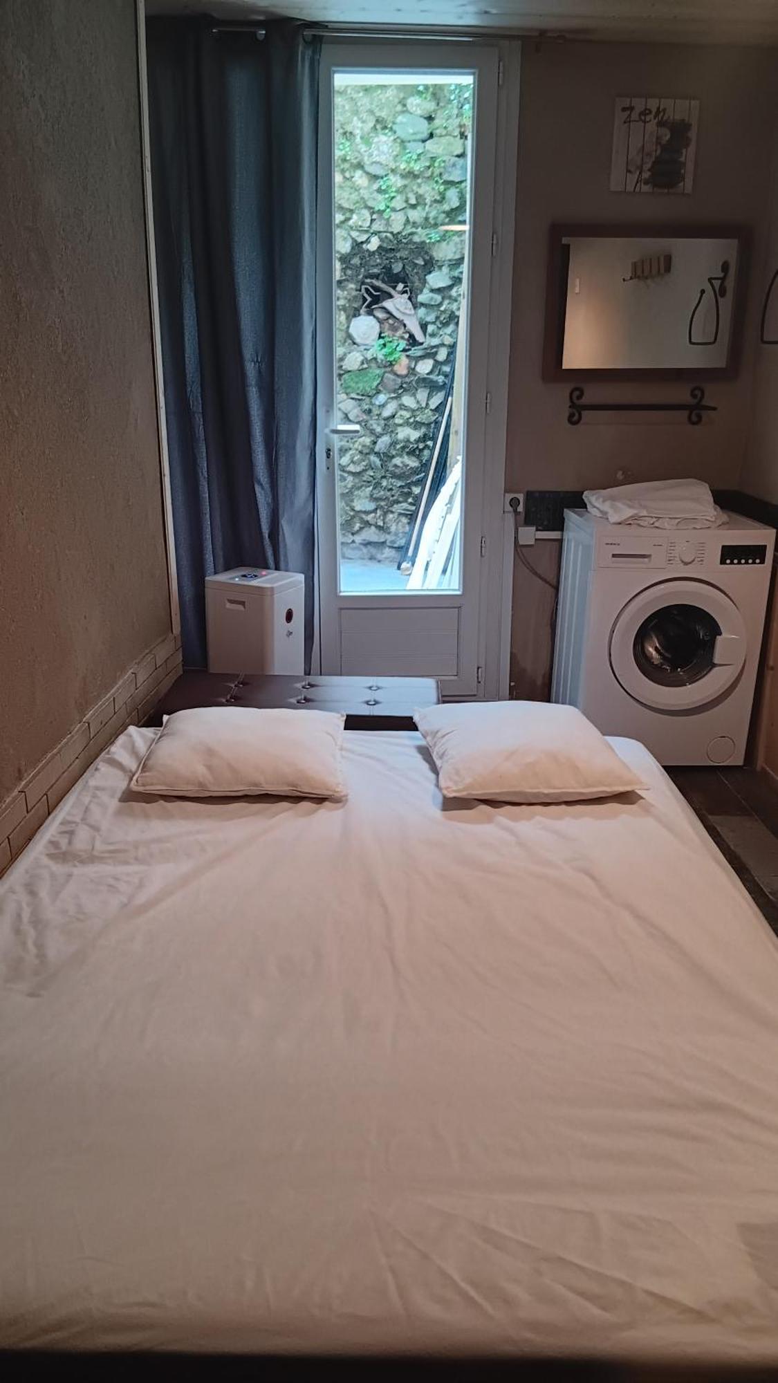 Appartement Pour 4 Personnes Dans Une Rue Tres Calme Saint-Laurent-le-Minier Εξωτερικό φωτογραφία
